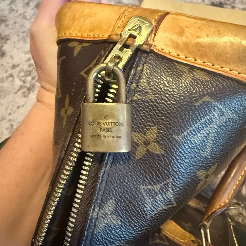 Louis Vuitton Alma MM - Picture 6 of 13